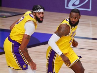 铁血与智慧的碰撞，NBA湖人VS雄鹿防守体系深度解析