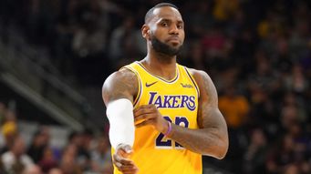 詹皇不老！勒布朗·詹姆斯再创NBA历史纪录，传奇仍在延续