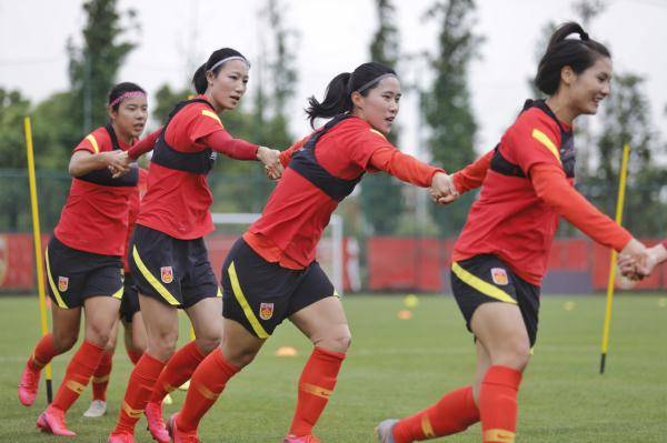 铿锵玫瑰再集结，中国女足公布最新大名单，新老交替蓄力未来