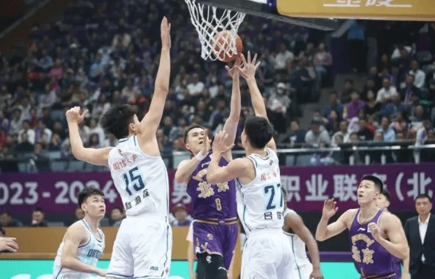CBA焦点战，首钢稳扎稳打，广厦青年军虽败犹荣